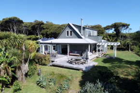 Frosty's Retreat - Great Barrier Island Holiday Home